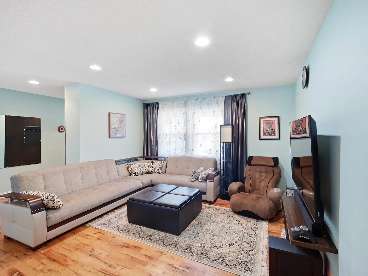 4 bed, 1750 sqft, $3,000 — Photo 2