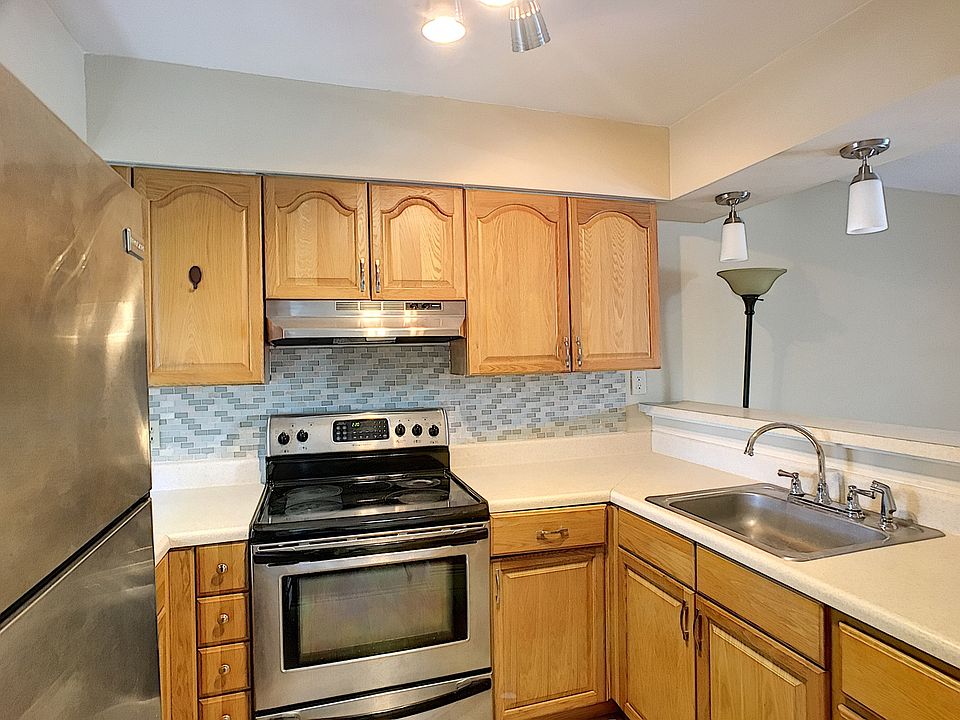 1st image of 216 Scottsdale Sq #216