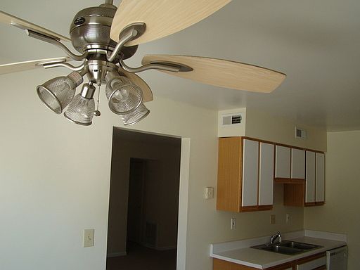 4th image of 25 Heffron Dr APT 1