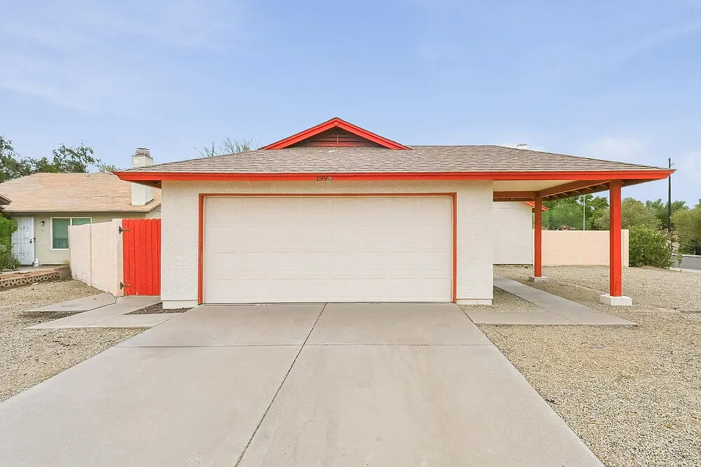 3 bed, 2.0 bath, 1250 sqft, $2,315 — Photo 1