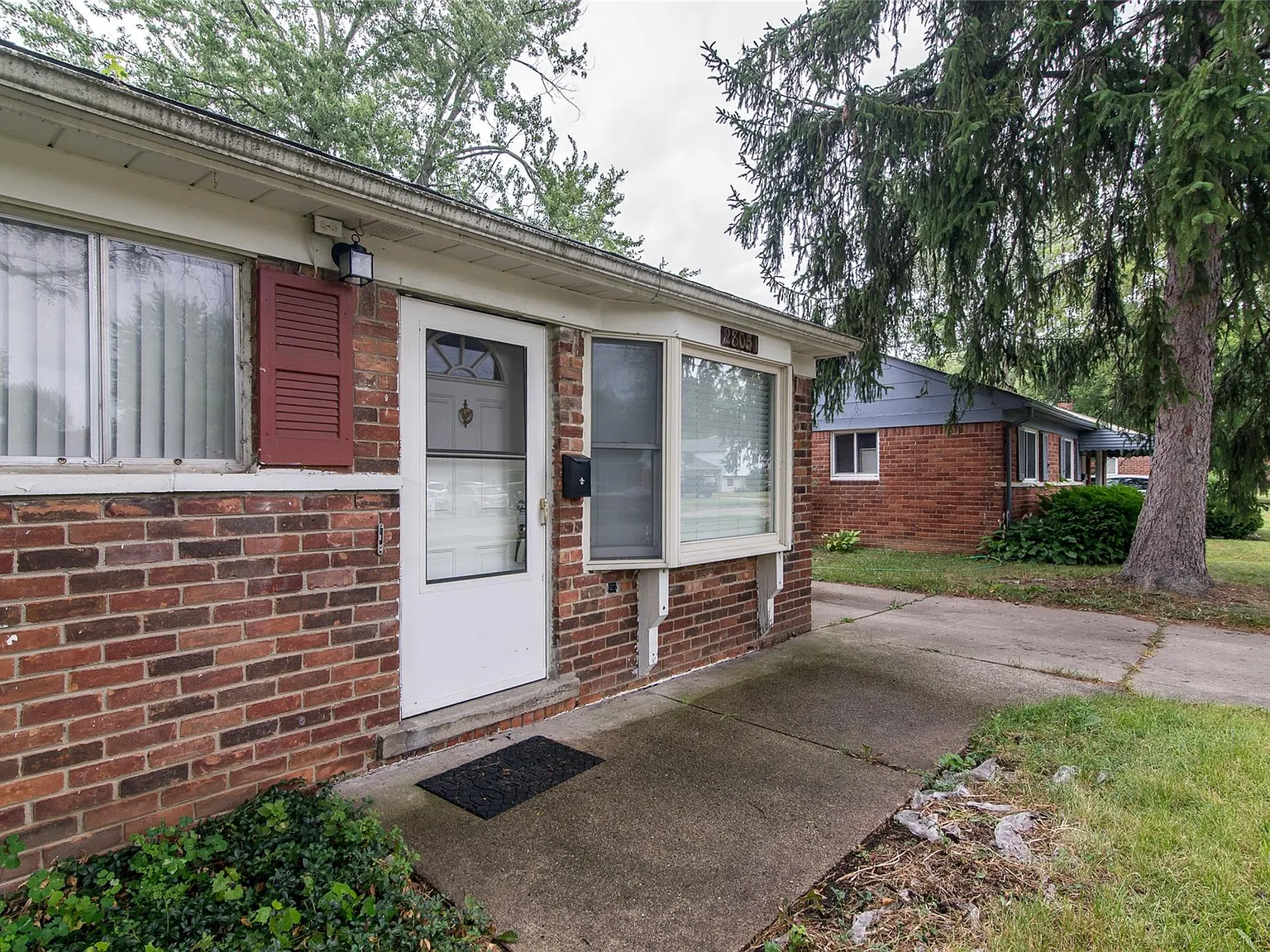 3 bed, 1.5 bath, 1441 sqft, $2,000 — Photo 3