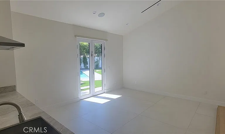 5061 Woodley Ave — Photo 21