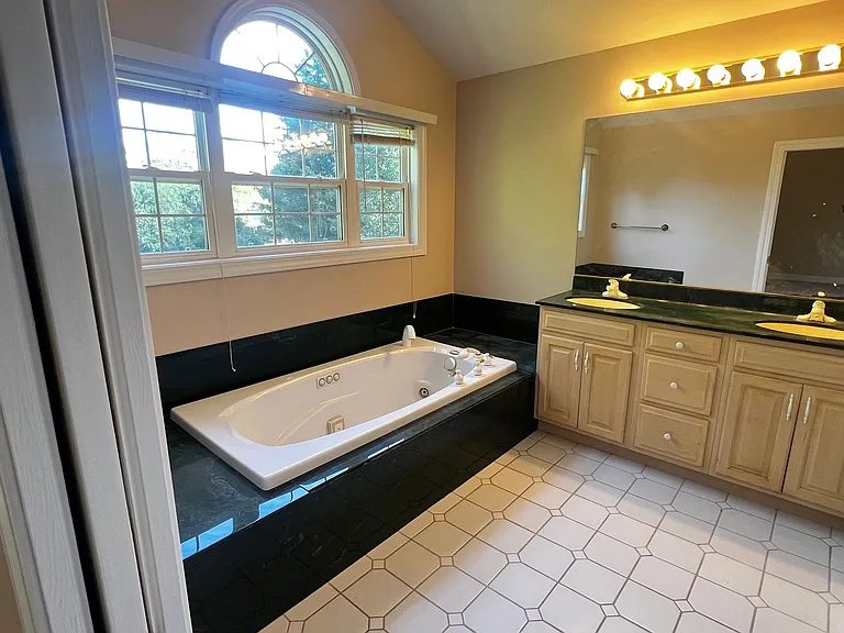 2708 Bayhill Dr — Photo 10