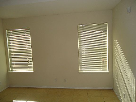 5th image of 102 Ryan Cv