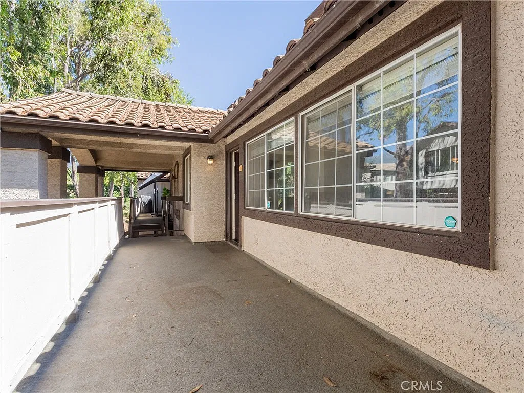 2 bed, 967 sqft, $2,300 — Photo 3
