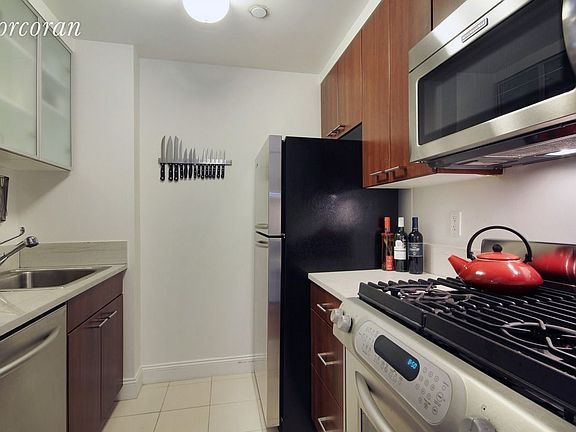 3rd image of 215 E 91st St #28G