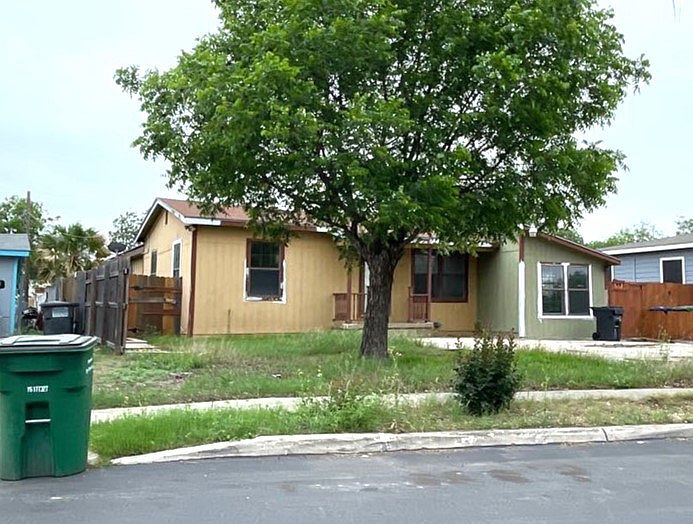 2nd image of 110 Notre Dame Dr