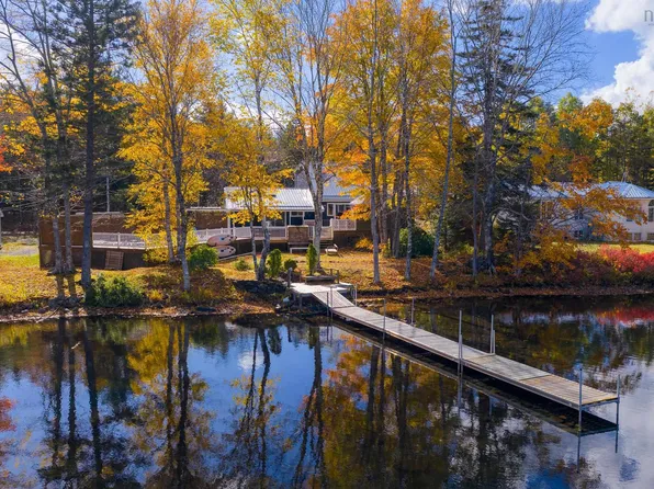 27 Crooked Lake Rd, Lunenburg, NS B4V 6T3