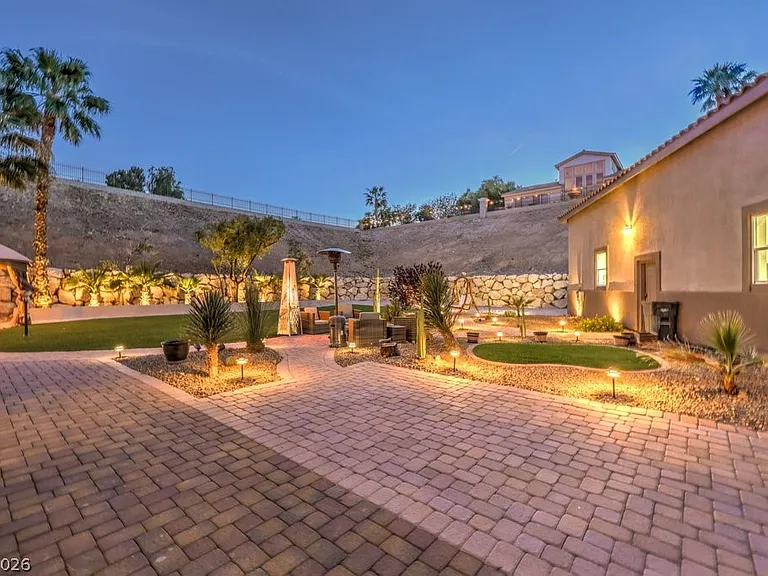 2849 Soaring Peak Ave — Photo 50