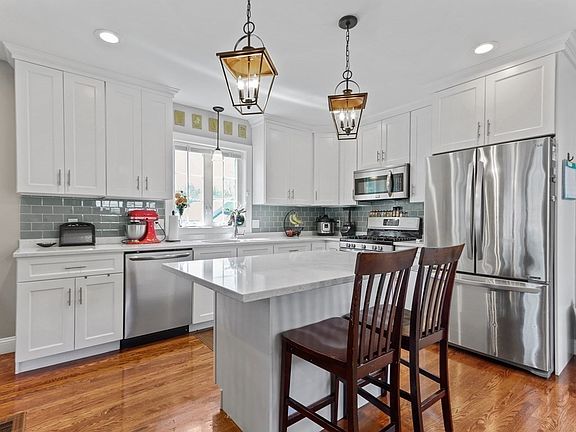 5th image of 214 Shaw St Unit 214