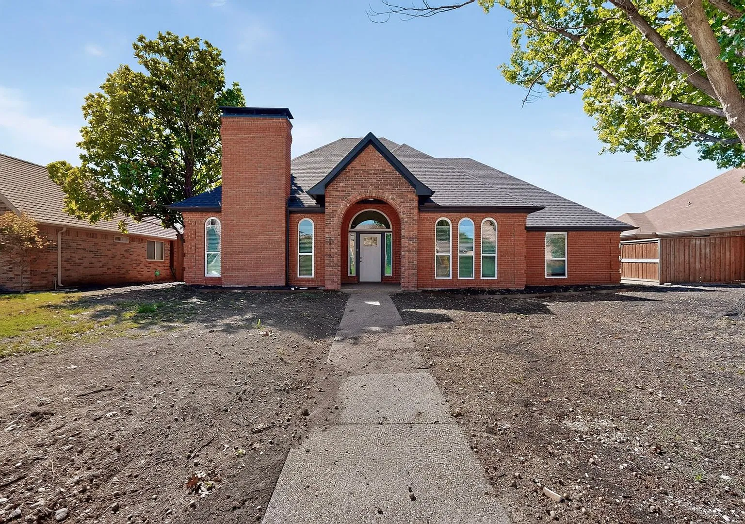 Newly Renovated in Plano Ready FOr Move-In — Photo 3