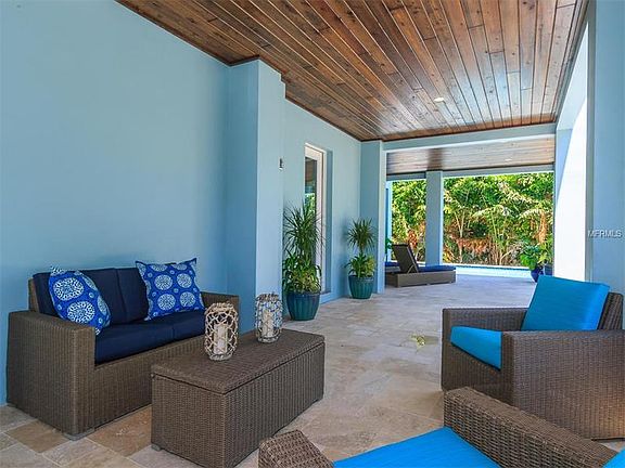 3rd image of 218 Palm Ave