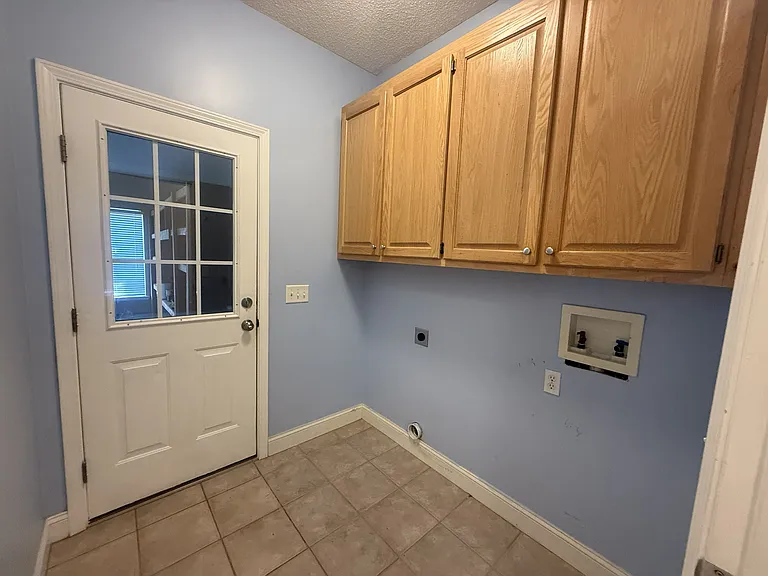 141 Royal Dr — Photo 20