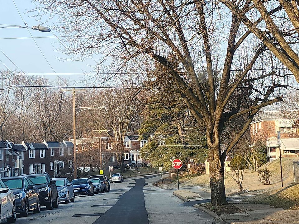 2nd image of 411 Park Dr