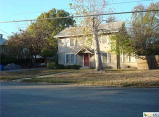 620 E College St, Seguin, TX 78155