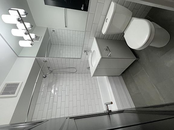 5th image of 1265 Cardero St #2-Bedroom
