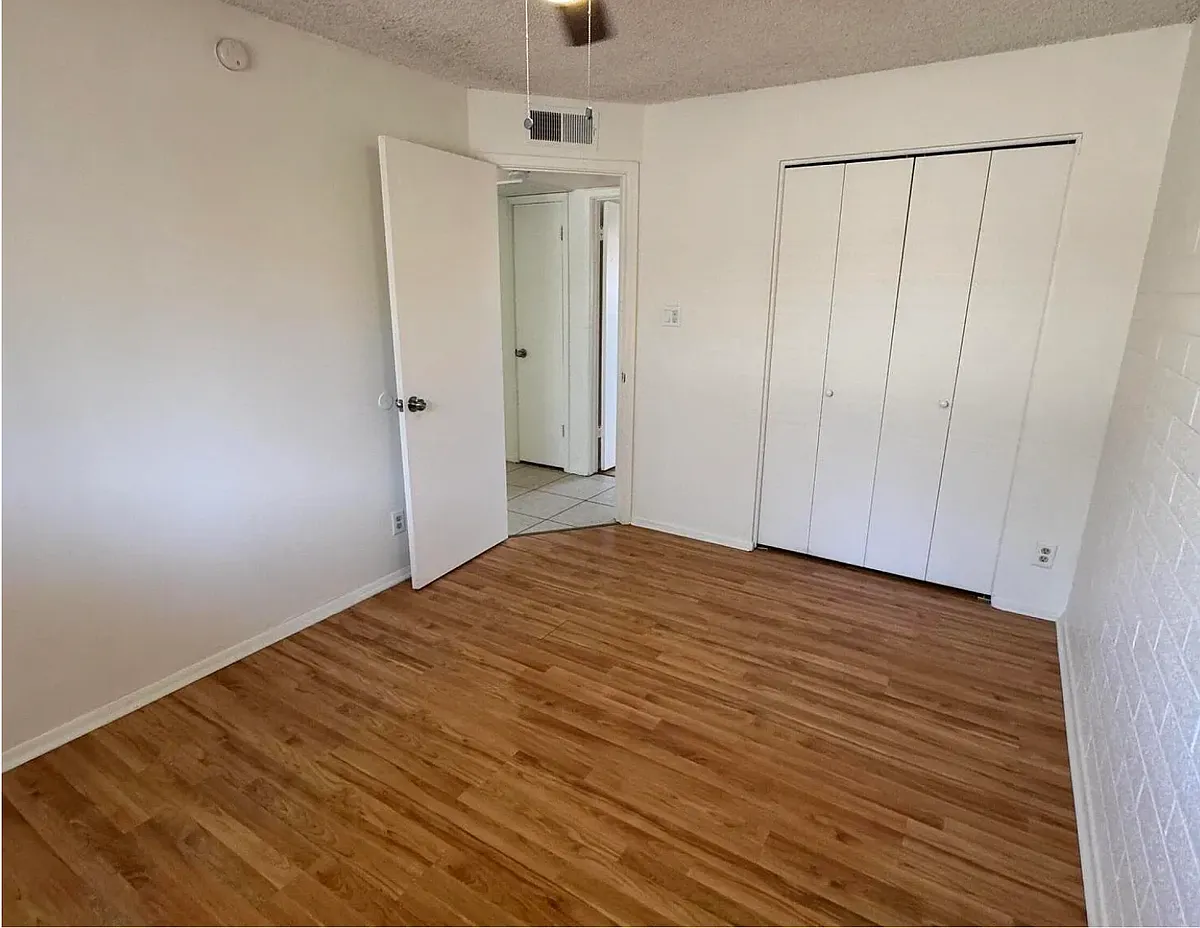 Building Photo - 10831 N 18th Ave #3