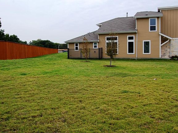 Exterior, Greenbelt Lawn