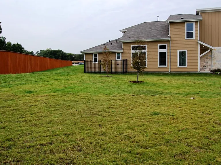 Exterior, Greenbelt Lawn