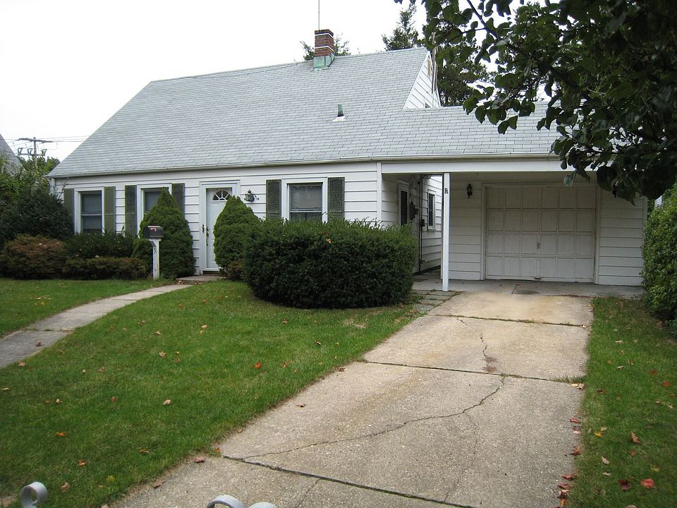 1st image of 5 Peacock Ln