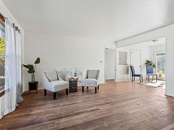 3rd image of 389 Hillcrest Avenue