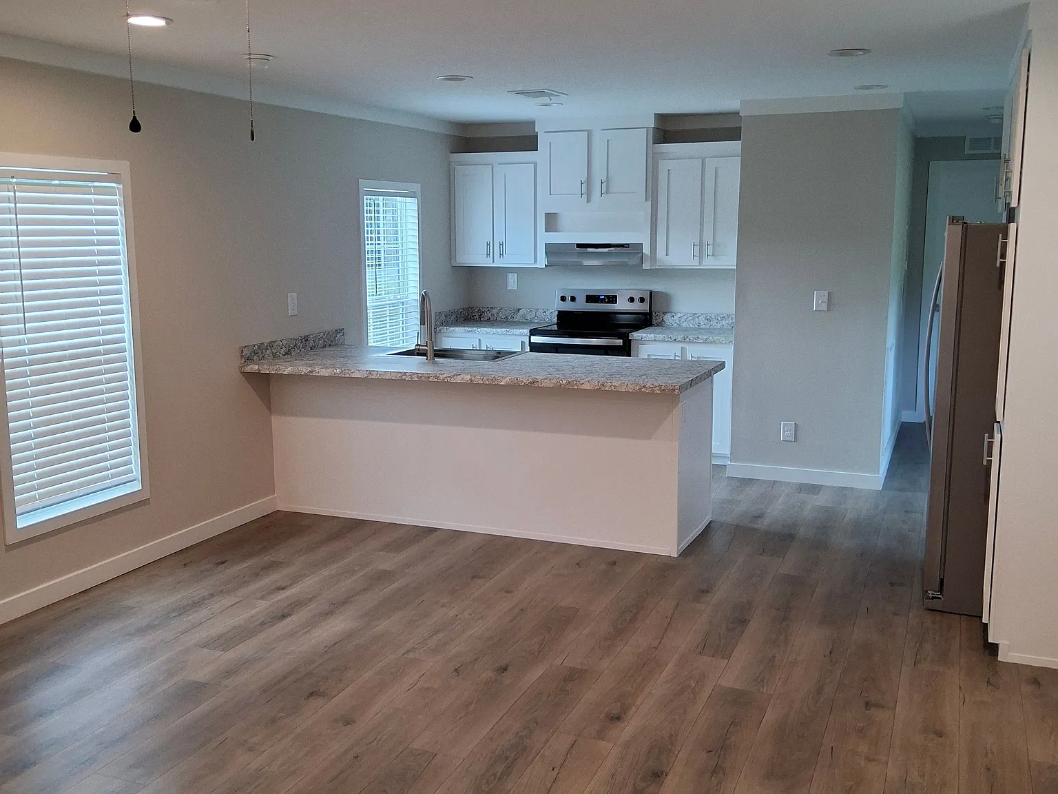 3 bed, 2.0 bath, 1200 sqft, $1,600 — Photo 3