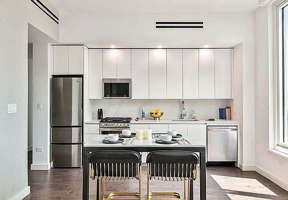 5th image of 232 E 54th St APT 34A