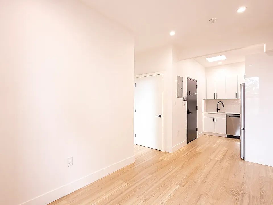 378 Kosciuszko St #4