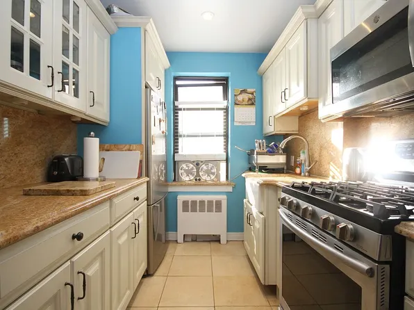 5215 65th Pl #2M, Flushing, NY 11378