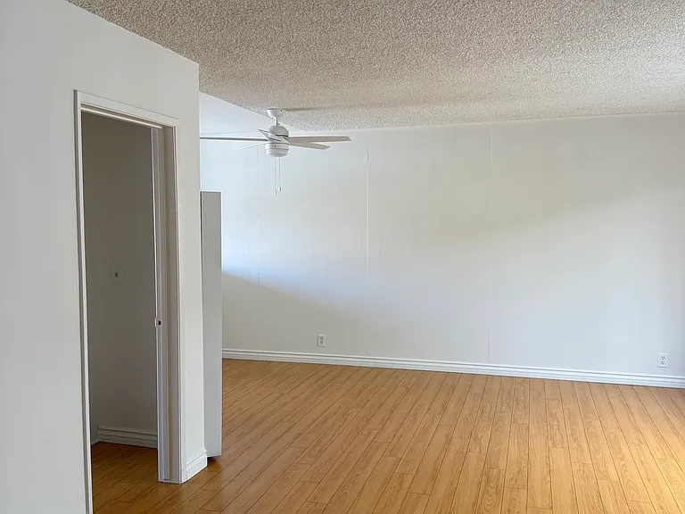 17830 Magnolia Blvd #5 — Photo 15