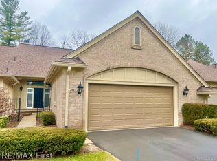 2483 Hickory Glen Dr #3, Bloomfield Hills, MI 48304