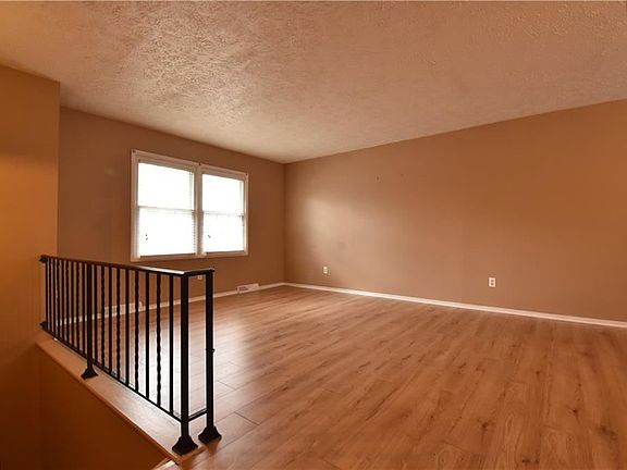 3rd image of 115 Hillview Dr