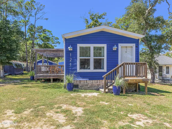 121 NE 78th Street, Oak Island, NC 28465