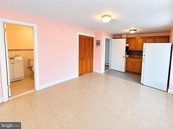 5th image of 912 Ridge Ave #3