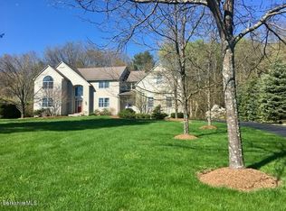 34 Meadow Ridge Dr, Pittsfield, MA 01201