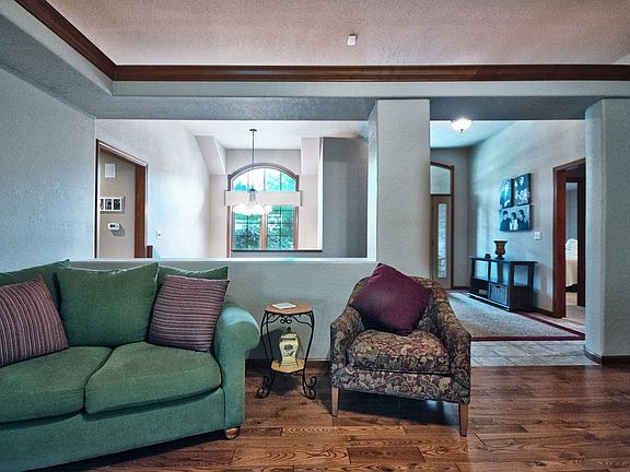 3rd image of 56915 Wynridge Cir