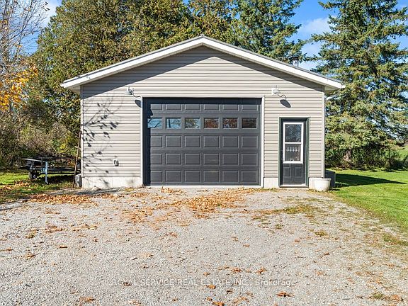 3rd image of 247 Cooke Rd