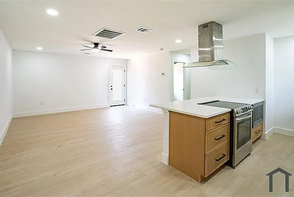 2 bed, 856 sqft, $1,850 — Photo 1