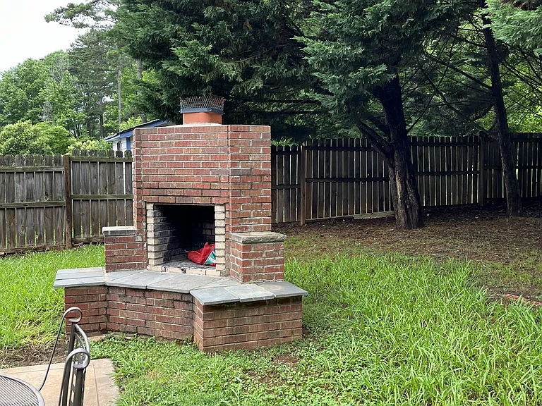 300 Chuckwood Rd — Photo 20