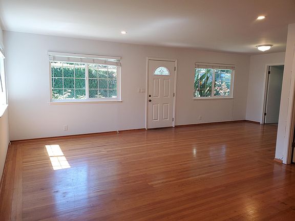 5th image of 121 E Creek Dr APT 3