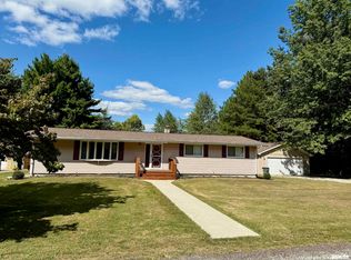 1669 Village Green Rd, Petersburg, IL 62675