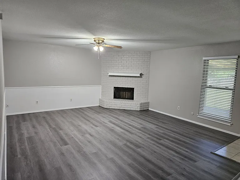 3607 Biscay Dr — Photo 2