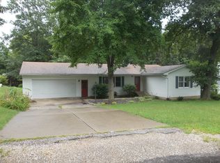 321 Hillcrest Dr, Carlinville, IL 62626