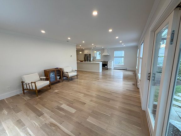 5th image of 39 Tower Hill Road APT 15B