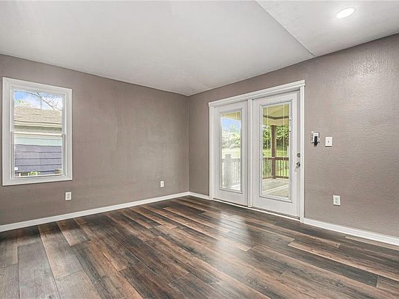 5th image of 6211 Roswell Ave