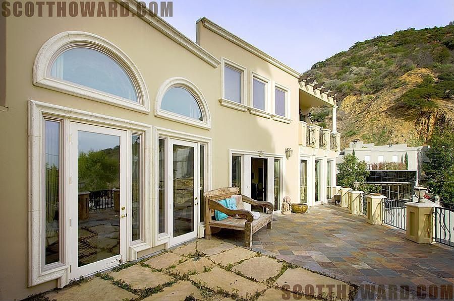 1st image of 2101 Wattles Dr