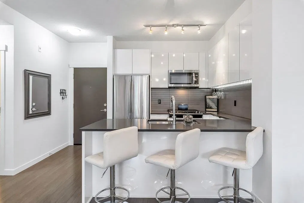 2 bed, 751 sqft, $2,400 — Photo 4