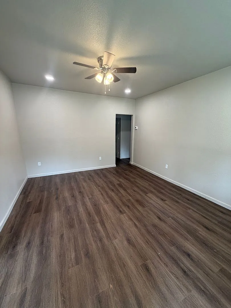 Building Photo - 315 NE #G