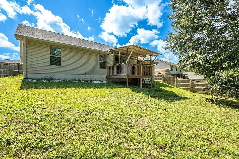 2nd image of 191 Conquest Ave