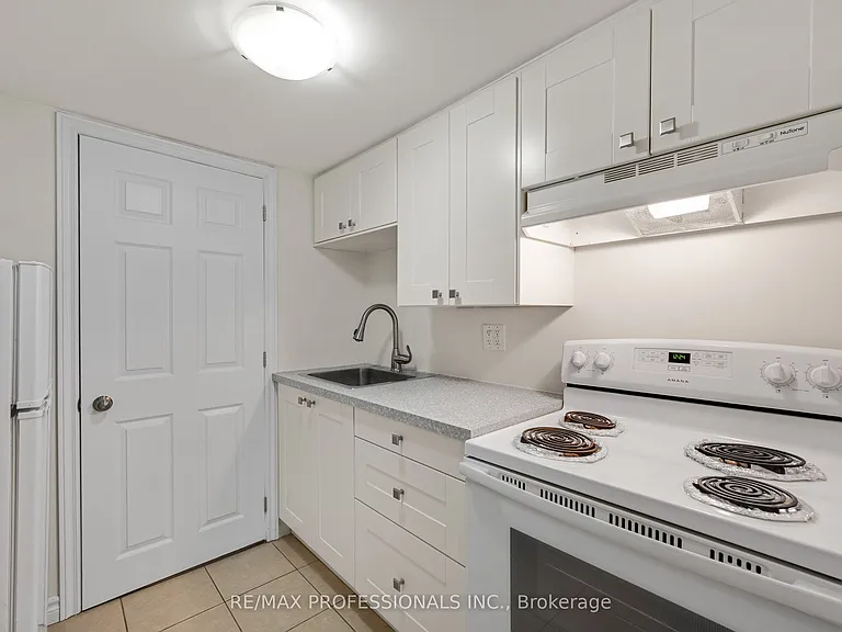 2900 Tradewind Dr #BASEMENT — Photo 8